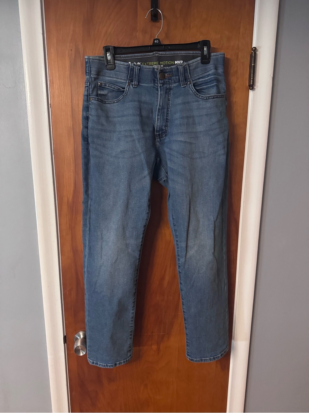 Lee Men's Extreme Motion MVP Straight Jeans in Light Blue Wash